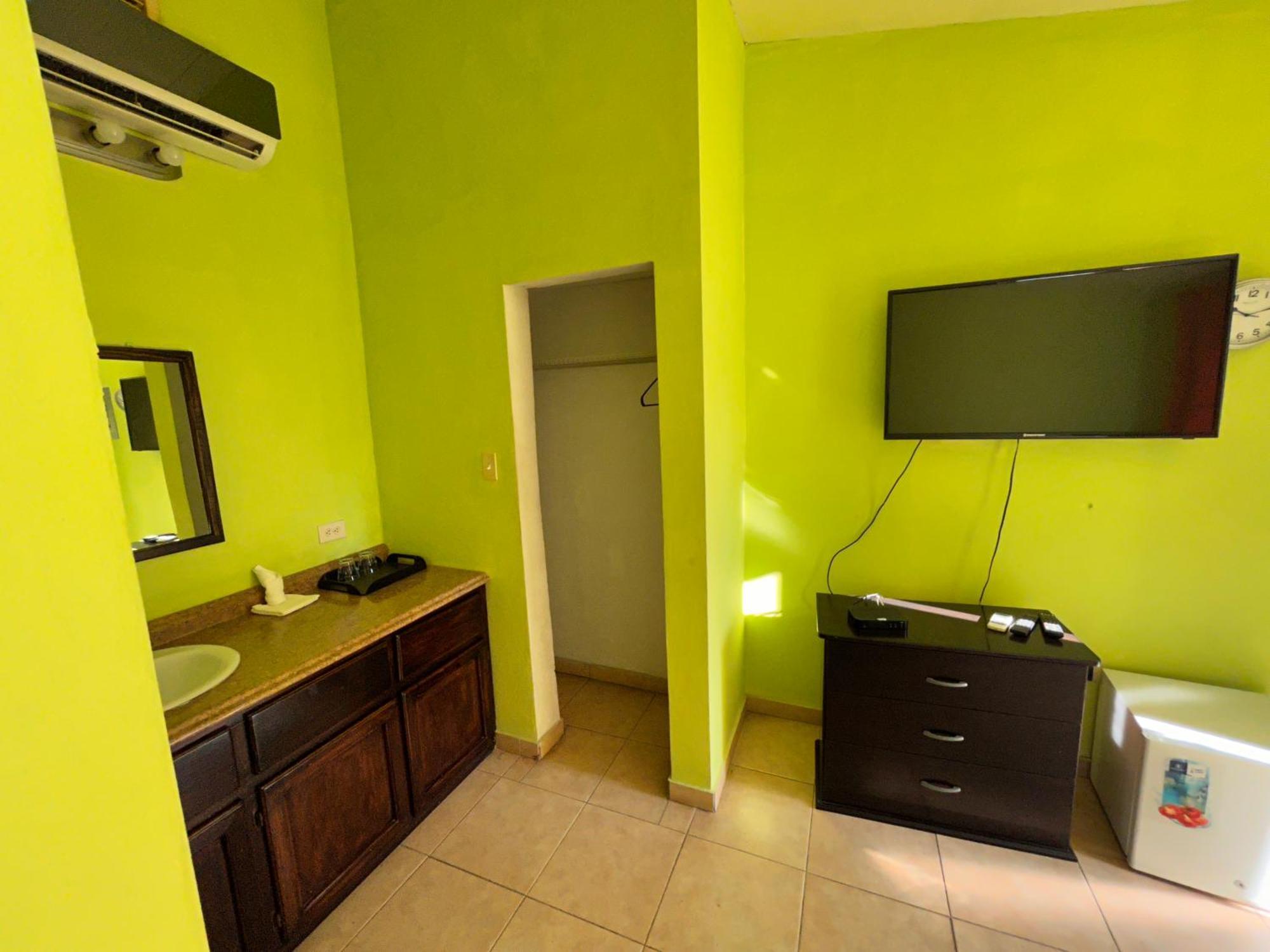 Arawak Hotel Leogane Екстериор снимка